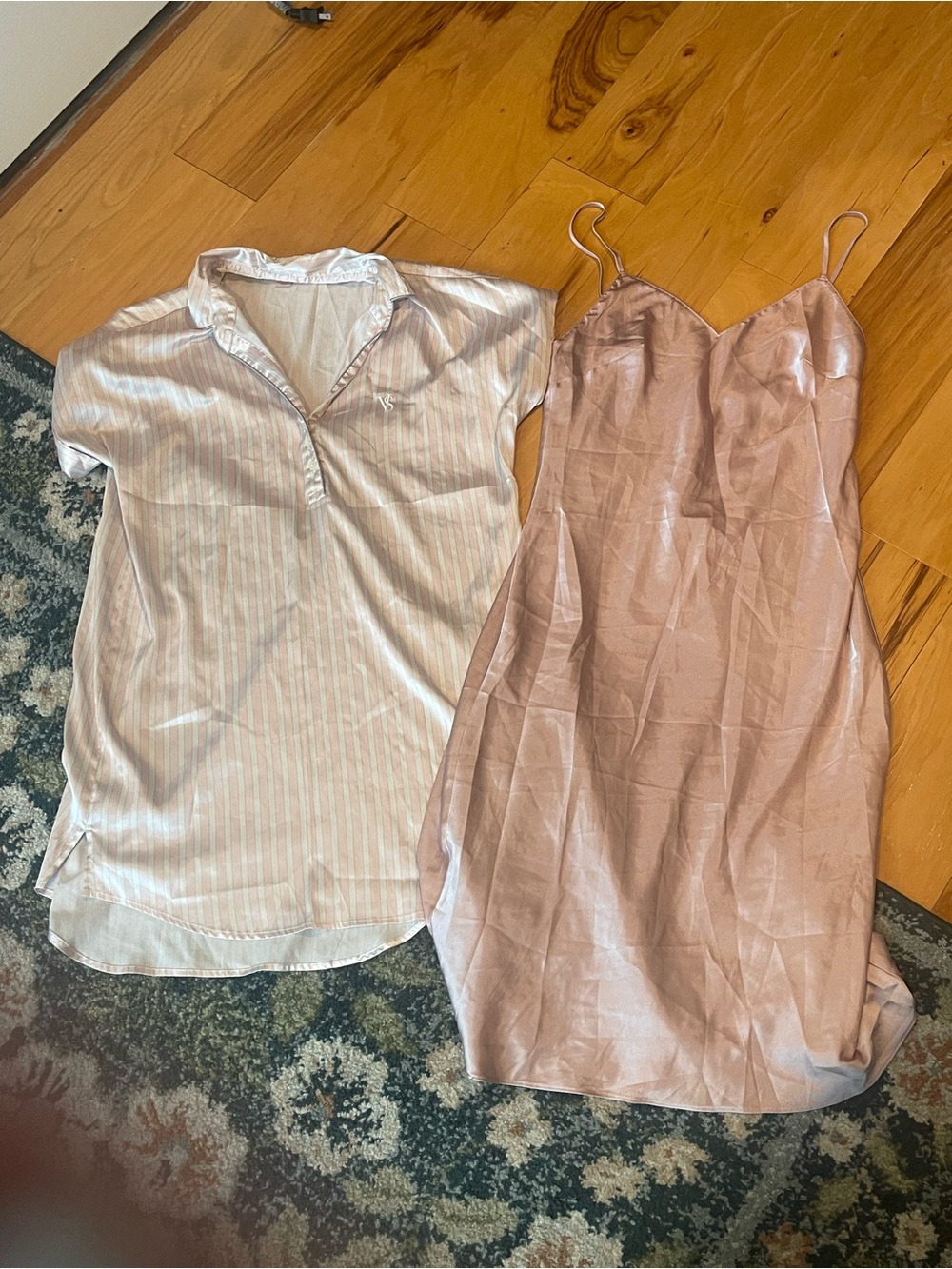 Victoria secret night gowns set